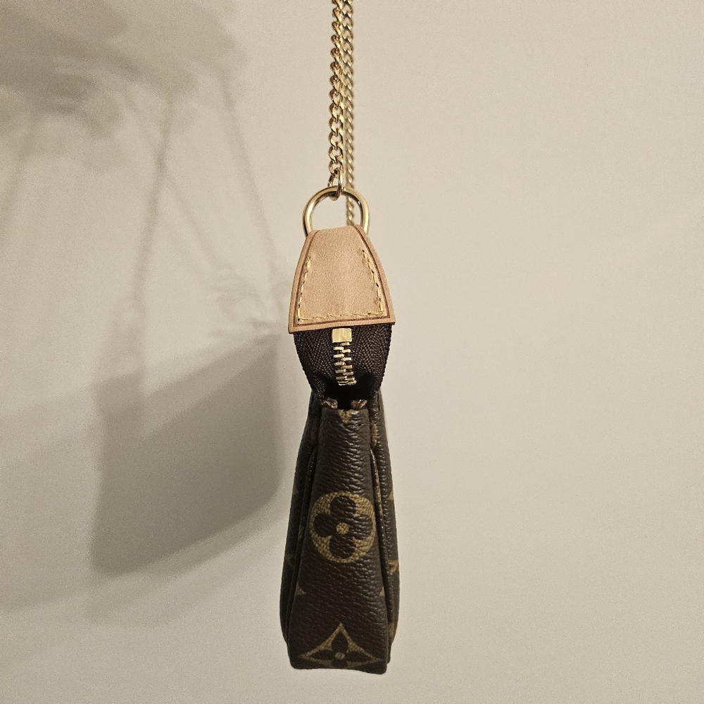 ⭐SOLD⭐ Louis Vuitton Mini Pochette Accessoires Monogram | Chain Strap | France - Picture 5 of 10